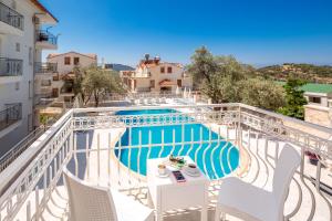Bazén v ubytování Kaş Artemis Hotel nebo v jeho okolí