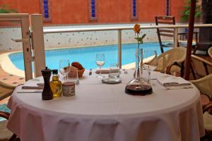 Nápoje v ubytování Logis Hôtel Restaurant de la Paix