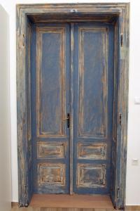 an old wooden door in the corner of a room at Blue Box Apartment in Belgrade