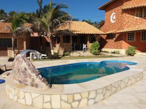 a swimming pool in front of a house at Mar à vista in Canoa Quebrada
