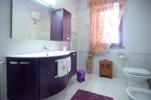 A bathroom at Villa nevada -20 min da Roma