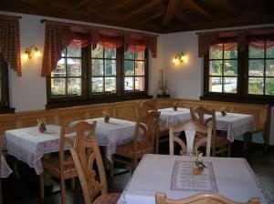 Restaurace v ubytování Hotel Villa Fosine