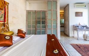 Postel nebo postele na pokoji v ubytování BoHo Hills Bali