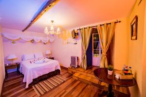 Postel nebo postele na pokoji v ubytování Kori Gems Inn