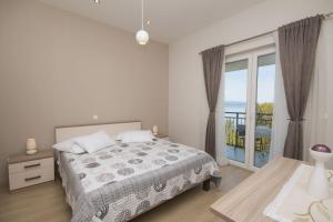 Posteľ alebo postele v izbe v ubytovaní Sea View Apartment Gin Brela