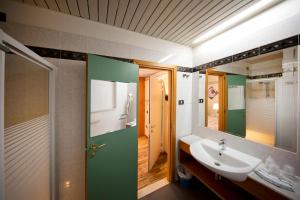 Koupelna v ubytování Hotel Marina Bay