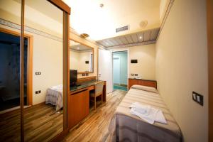 Postel nebo postele na pokoji v ubytování Hotel Marina Bay