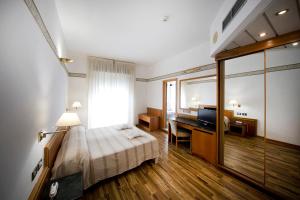 Postel nebo postele na pokoji v ubytování Hotel Marina Bay