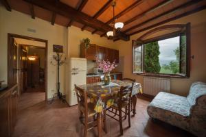 a kitchen and dining room with a table and chairs at Agriturismo La Mirandola in Volterra