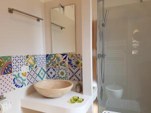 A bathroom at B&B Verdearancio
