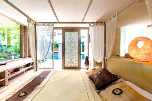 Postel nebo postele na pokoji v ubytování BoHo Hills Bali