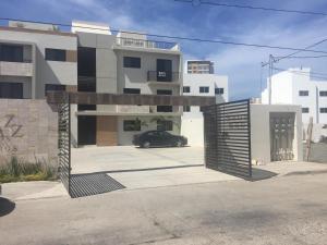 a car is parked in front of a building at Playa a pie Zona Dorada in Mazatlán