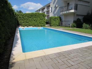Bazén v ubytování MyFlat Siófok Beach Apartment nebo v jeho okolí
