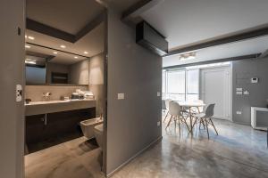 Kuchyň nebo kuchyňský kout v ubytování Grey Loft