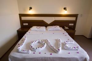 Postel nebo postele na pokoji v ubytování Valeri Beach Hotel