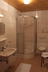 Ein Badezimmer in der Unterkunft Hacklhof