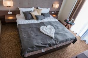 Postel nebo postele na pokoji v ubytování Hotel Thermalpark
