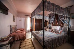 מיטה או מיטות בחדר ב-Chateau Zevgoli
