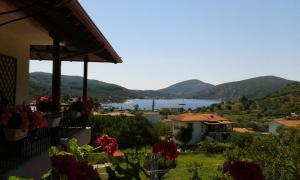 Gallery image of El Capitan in Porto Koufo