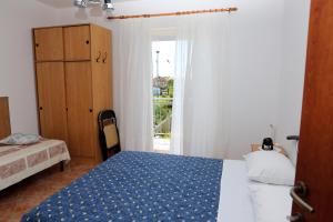 a bedroom with a bed and a window at Guesthouse Meri in Fažana