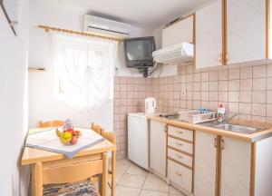 Kuchyň nebo kuchyňský kout v ubytování Apartments Cvita Sučić