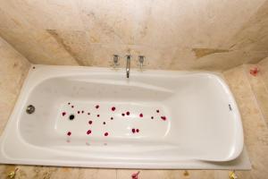 Un baño de Rinjani Lodge