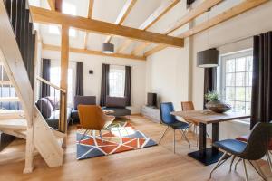 a living room with a table and chairs at alte Molkerei in Lindern