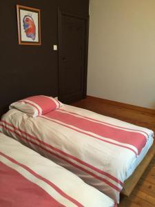 a bed with a red and white striped blanket at De Sneppelhoeve in Wuustwezel