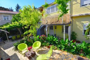 Vonkajšia záhrada v ubytovaní Apartments Veky 3