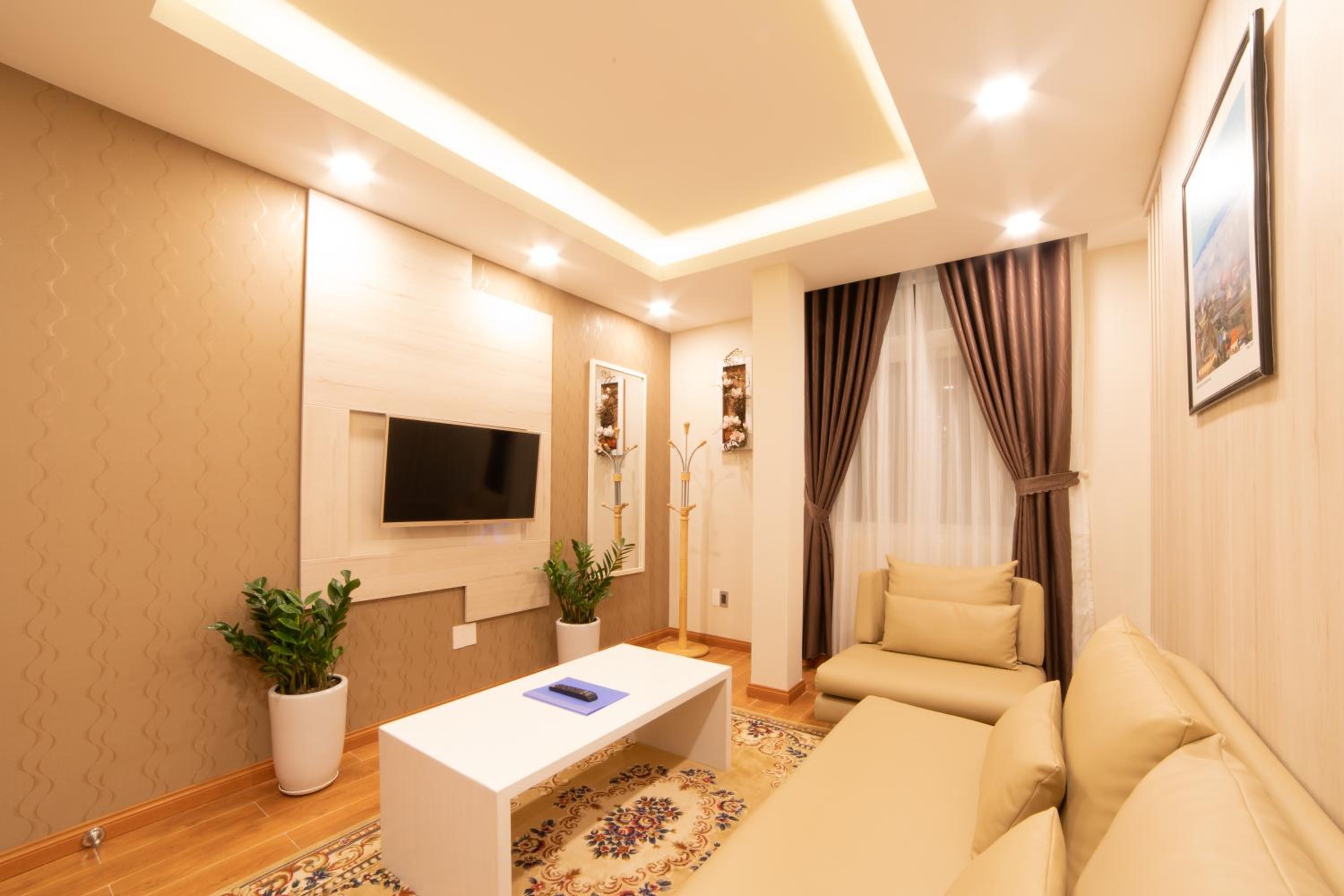Silent Night Dem Lanh Hotel