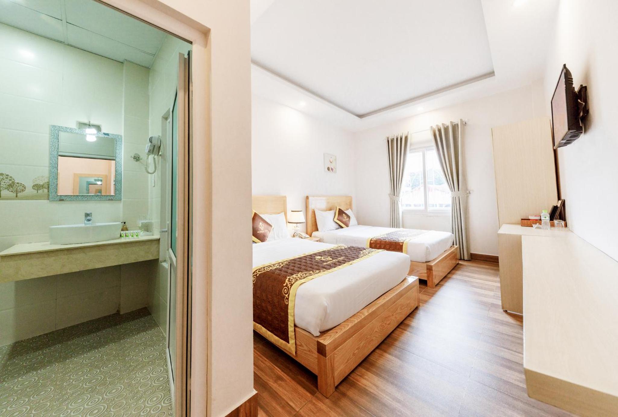 Golden Bee Hotel