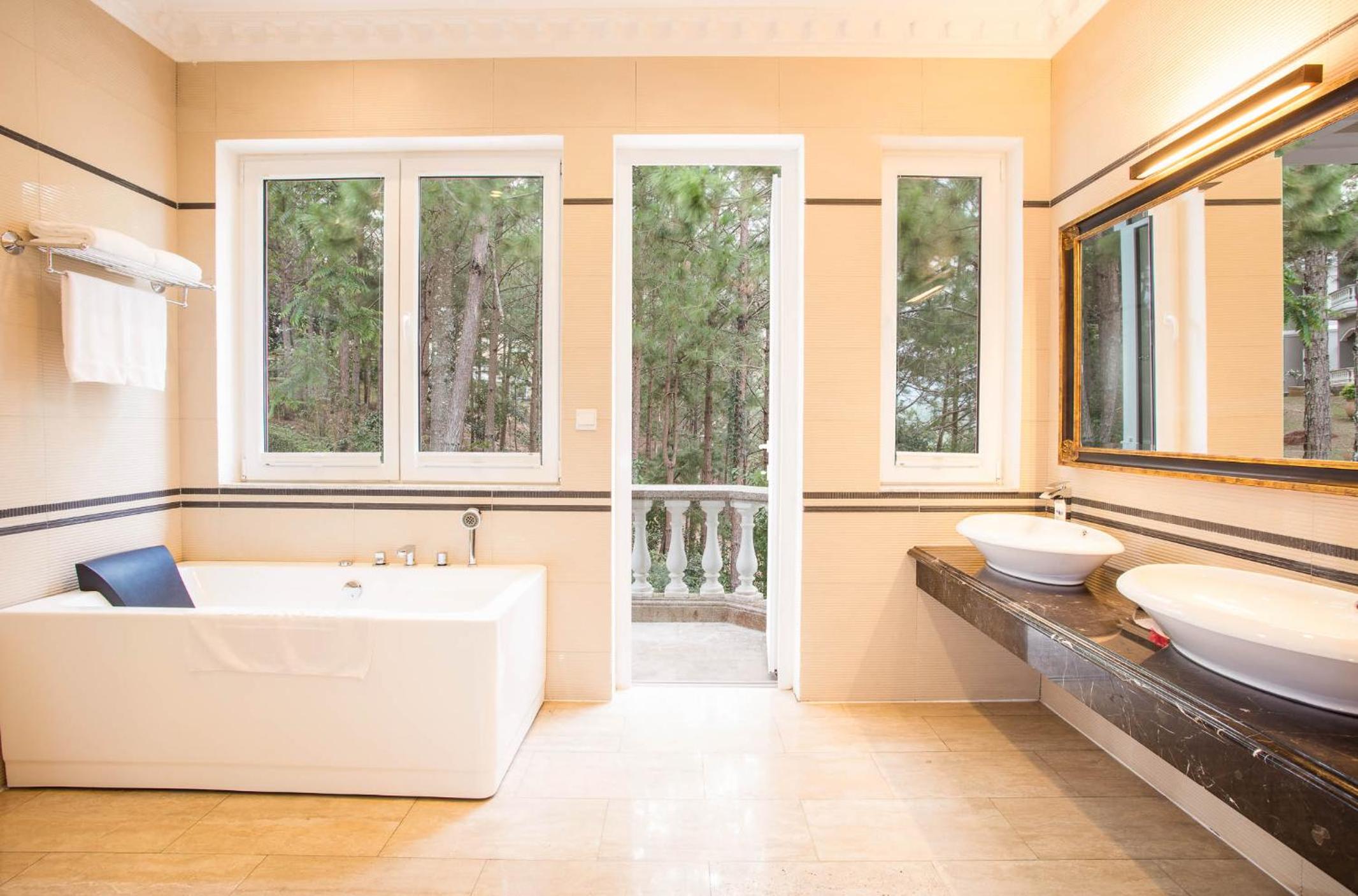 Dalat Edensee Lake Resort & Spa