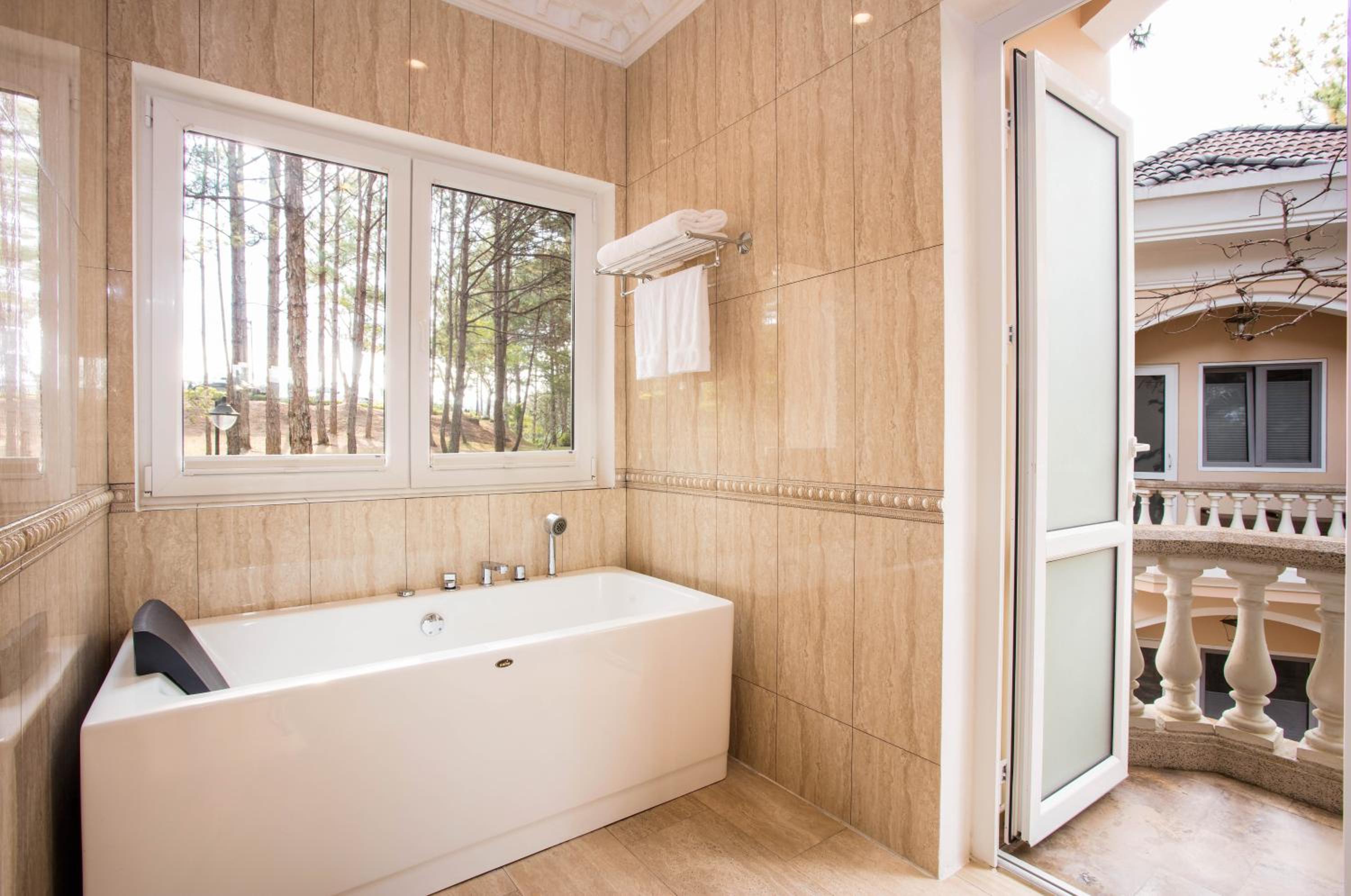 Dalat Edensee Lake Resort & Spa
