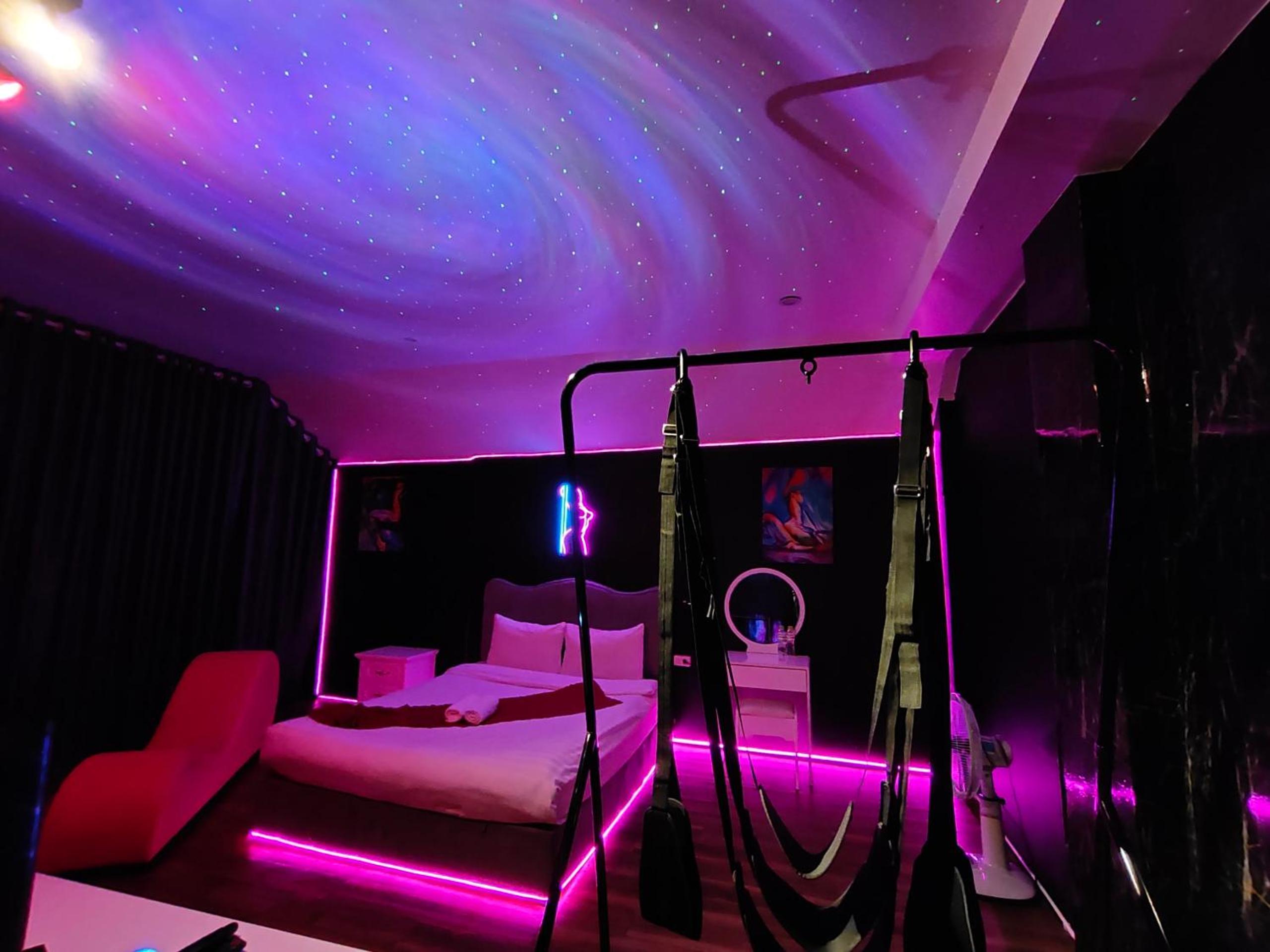 Ngàn Phố Studio & Love Hotel