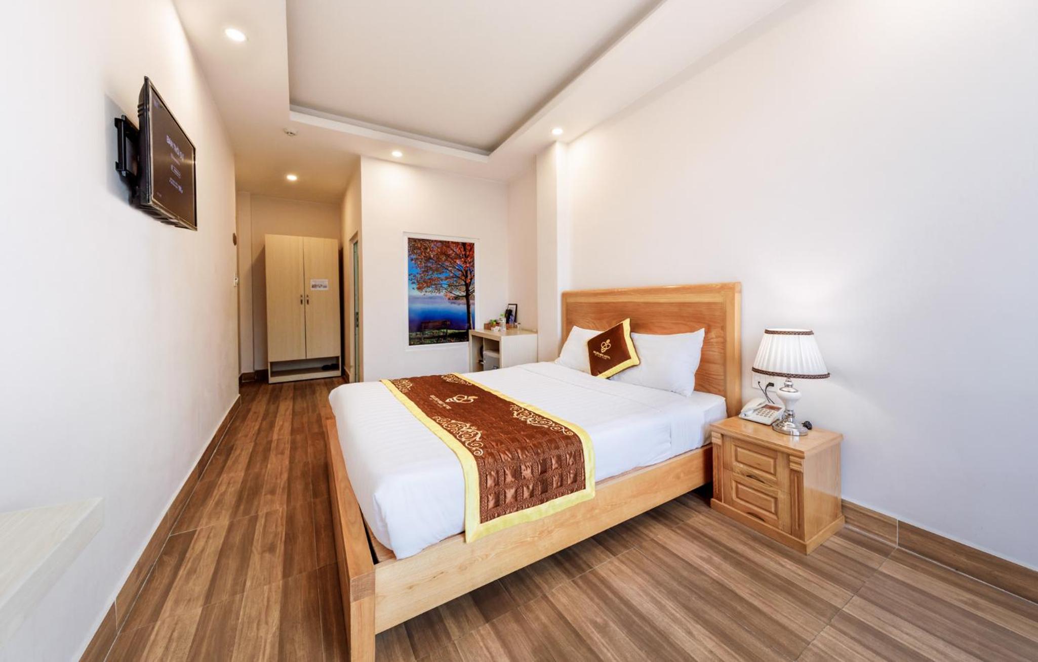 Golden Bee Hotel