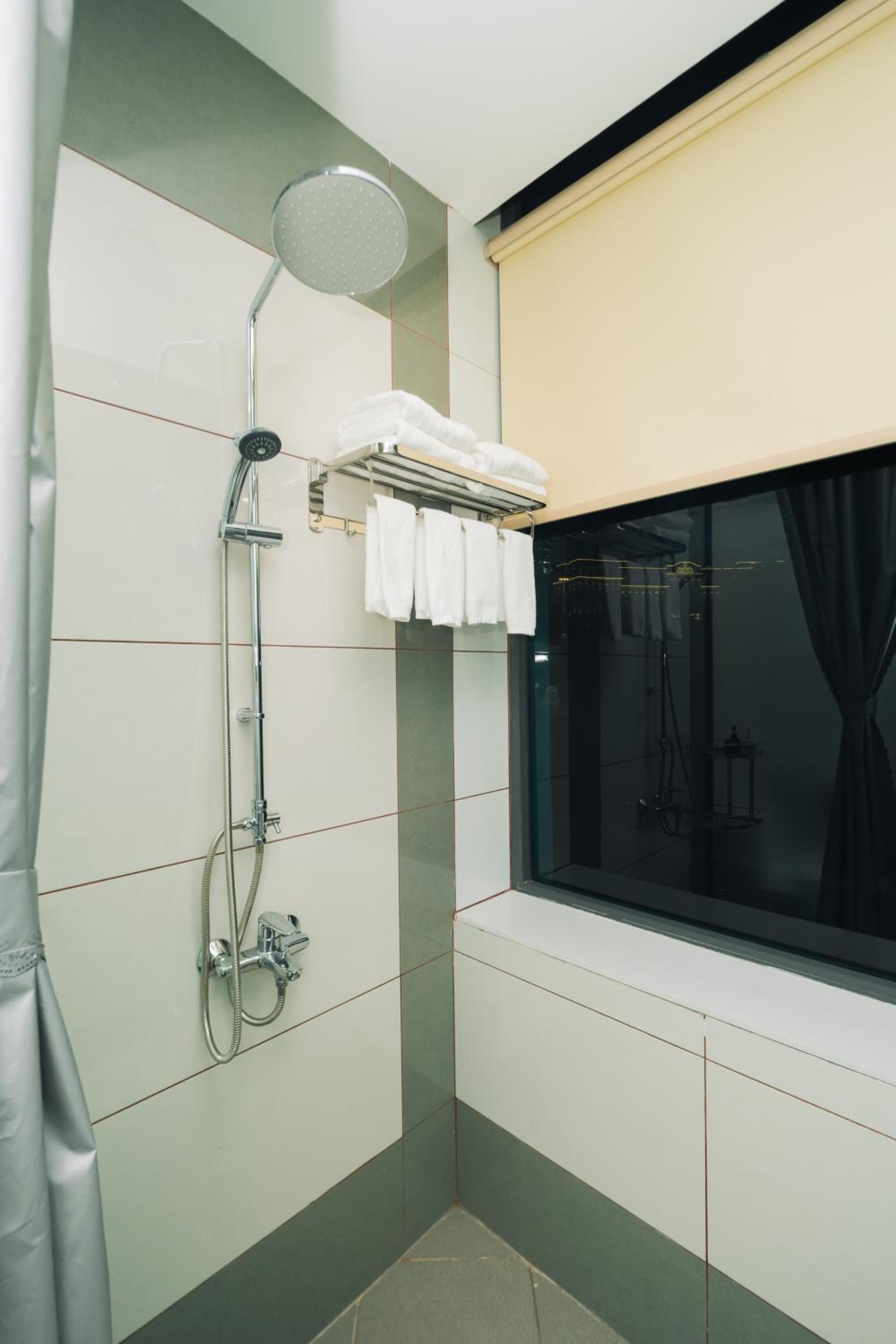 Greenview City Hotel