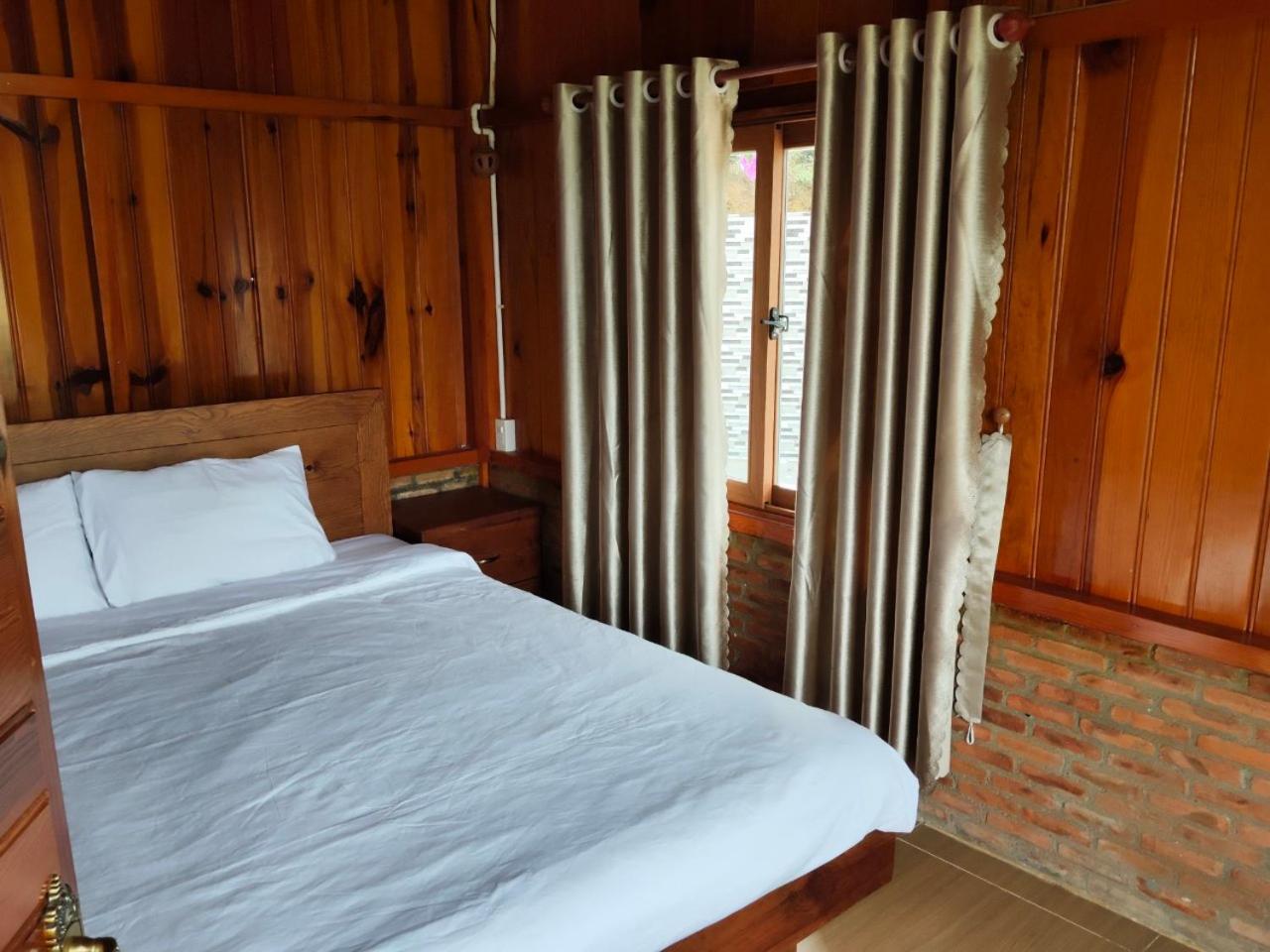 Lưng Chừng House