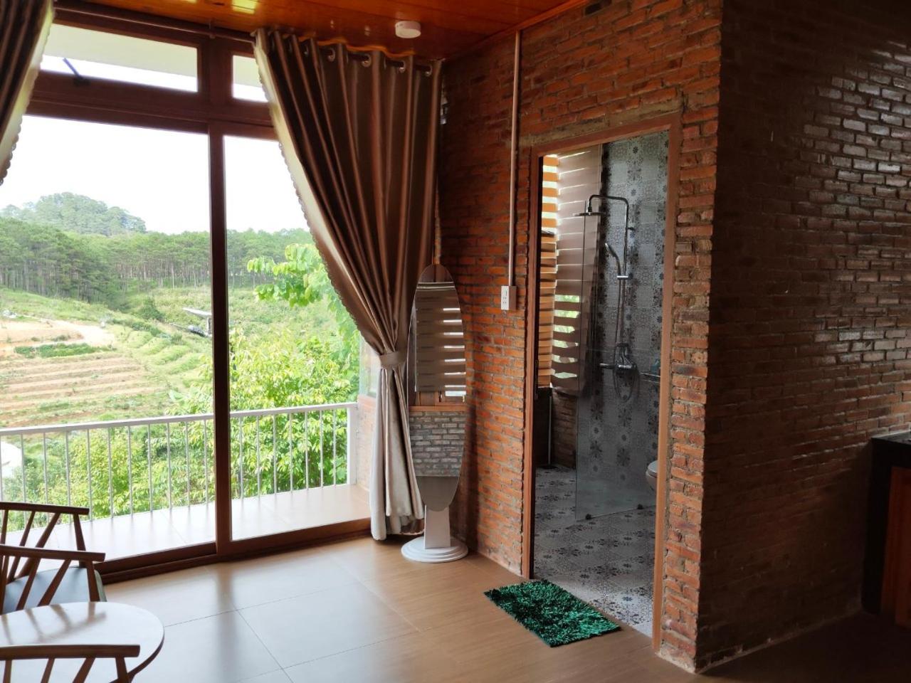Lưng Chừng House