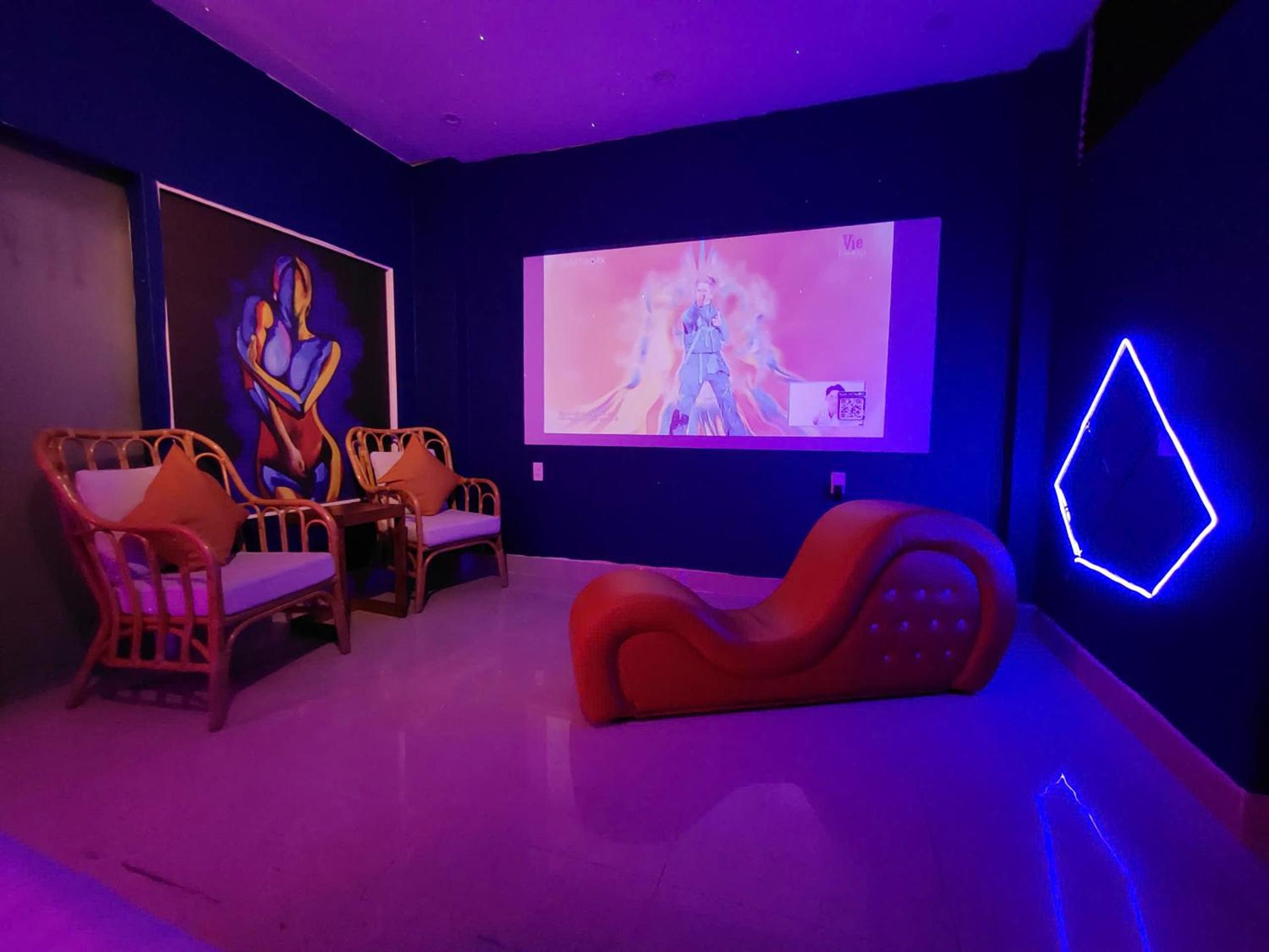 Ngàn Phố Studio & Love Hotel