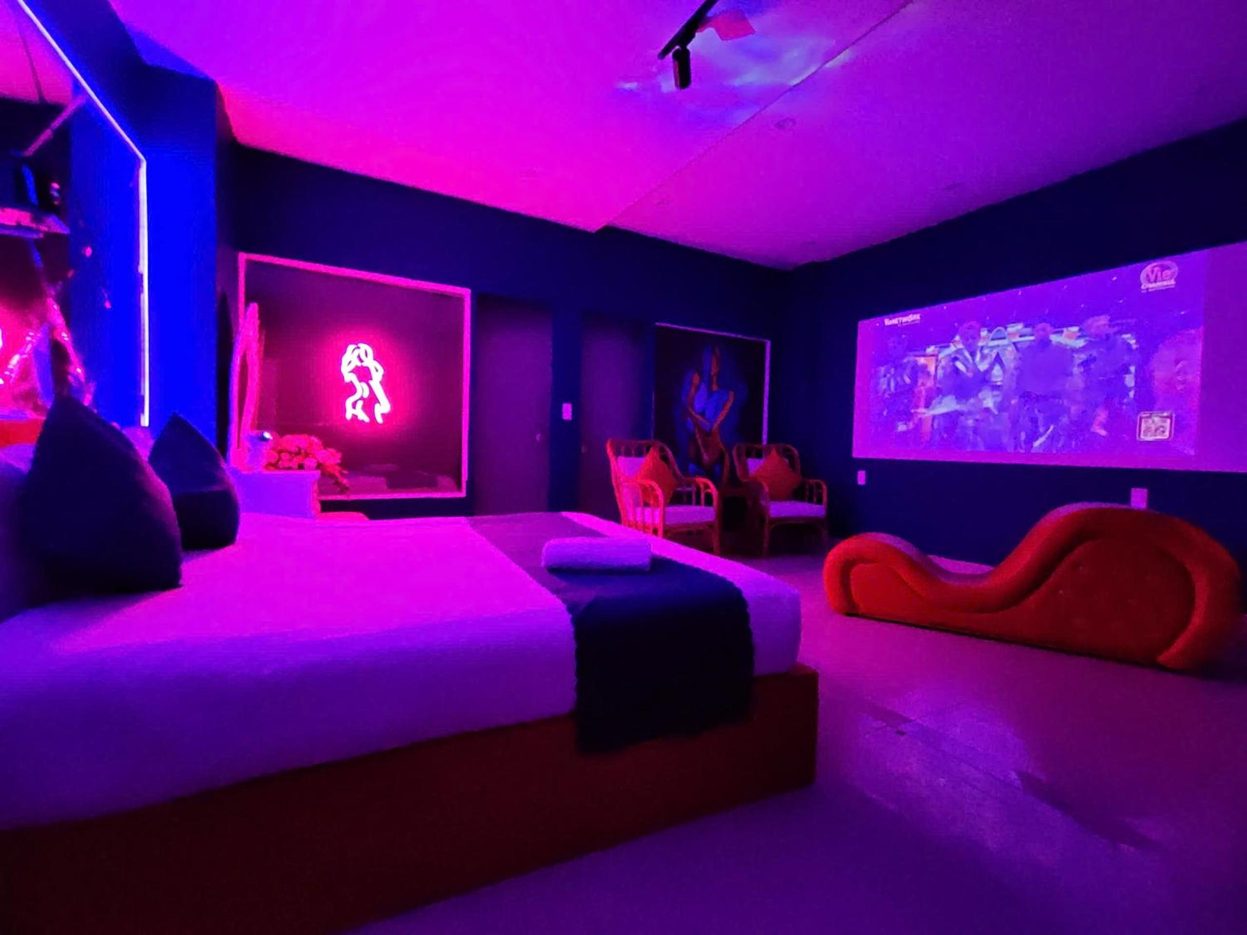 Ngàn Phố Studio & Love Hotel