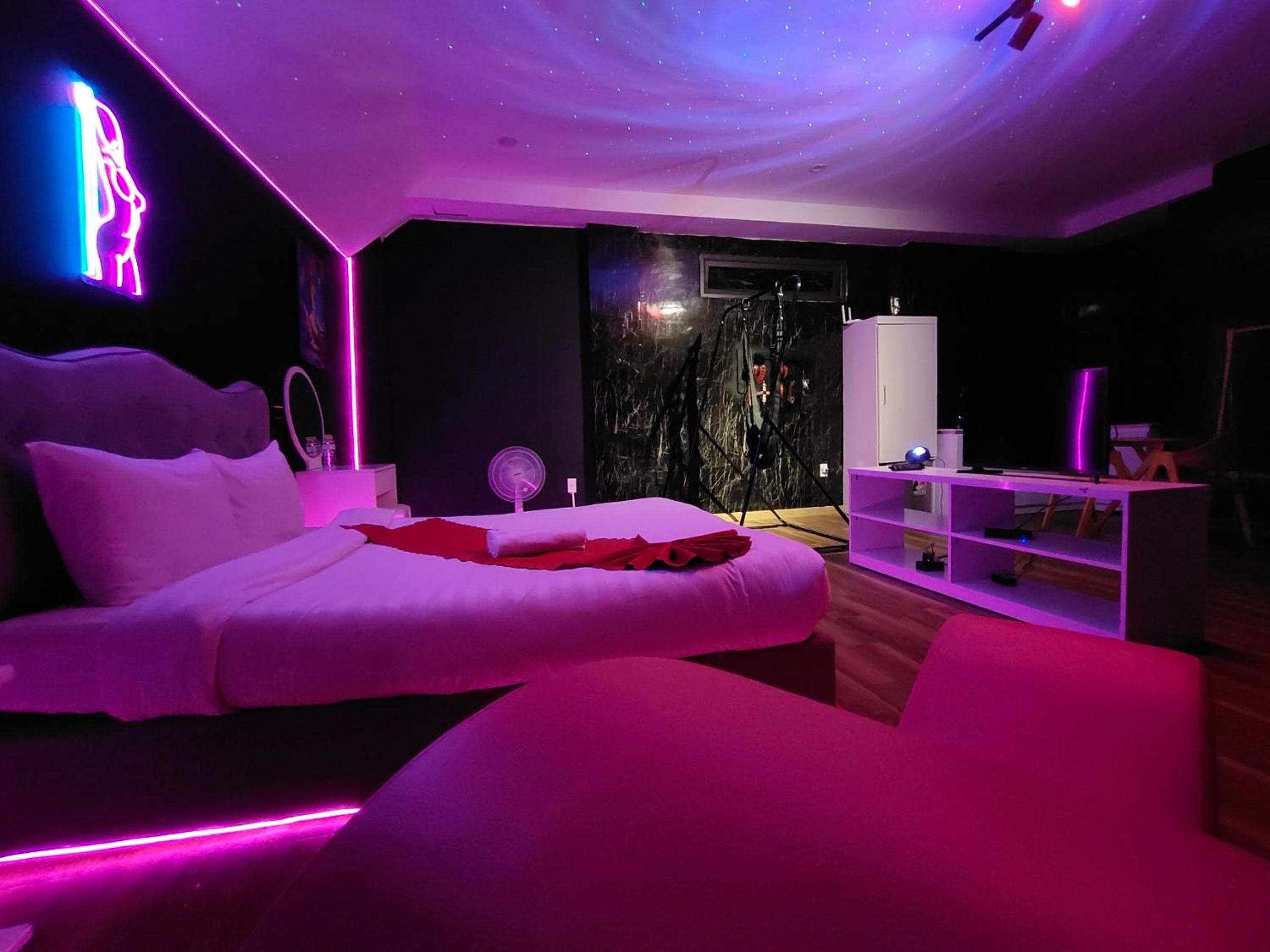 Ngàn Phố Studio & Love Hotel