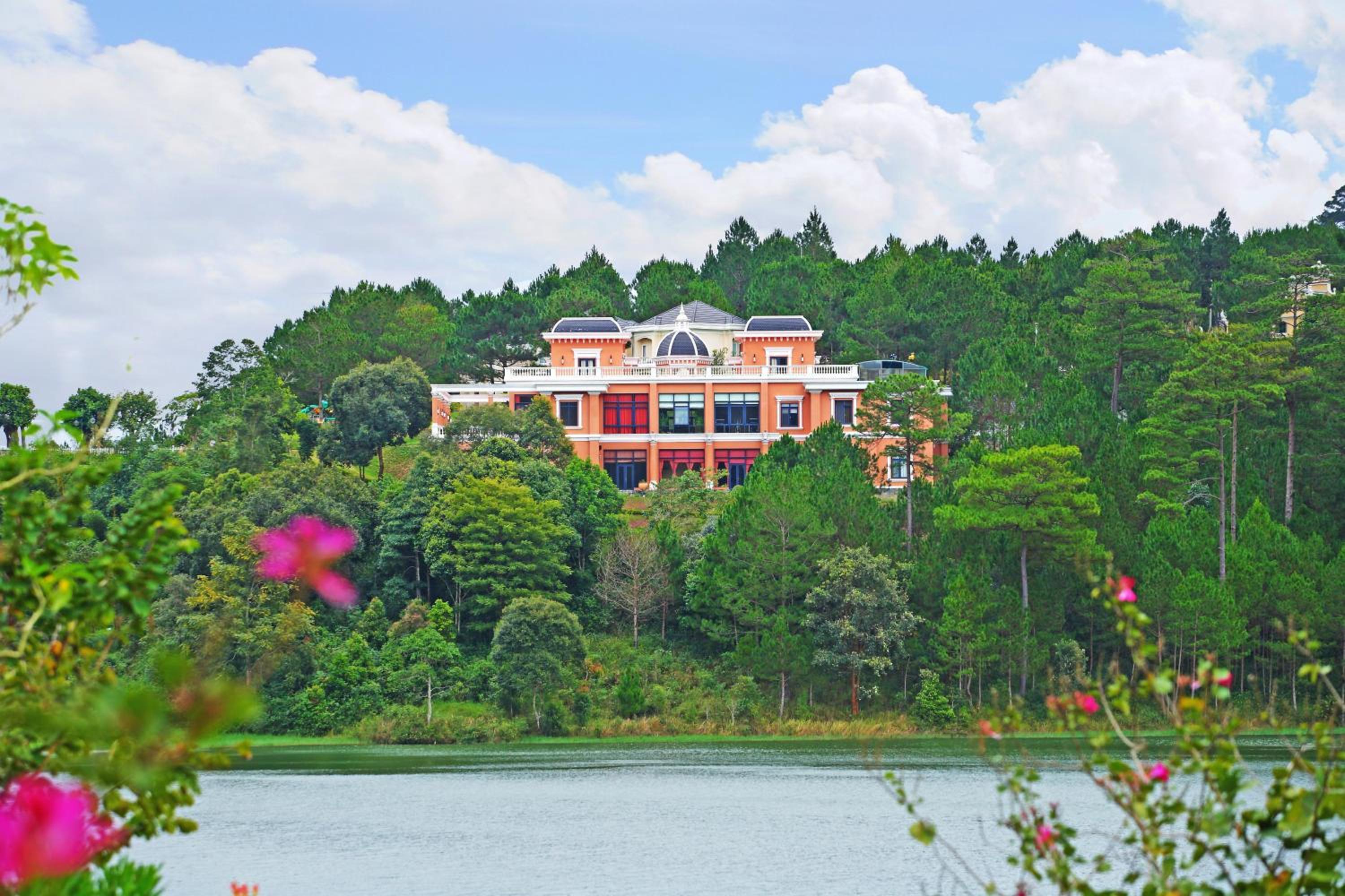 Dalat Edensee Lake Resort & Spa