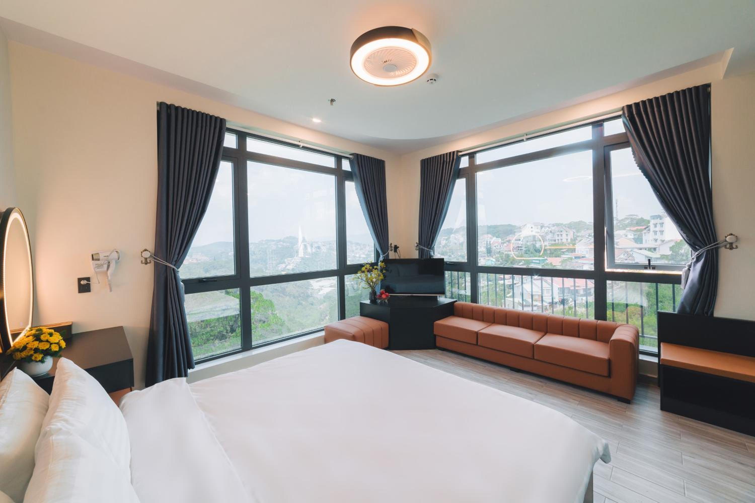 Greenview City Hotel