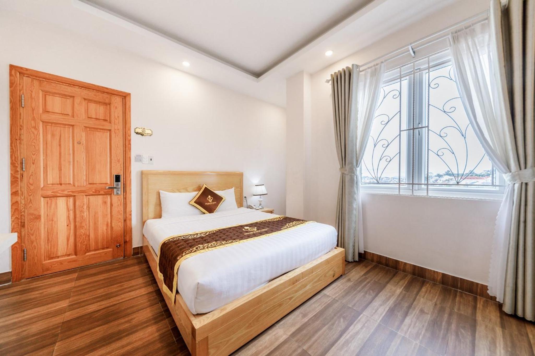 Golden Bee Hotel