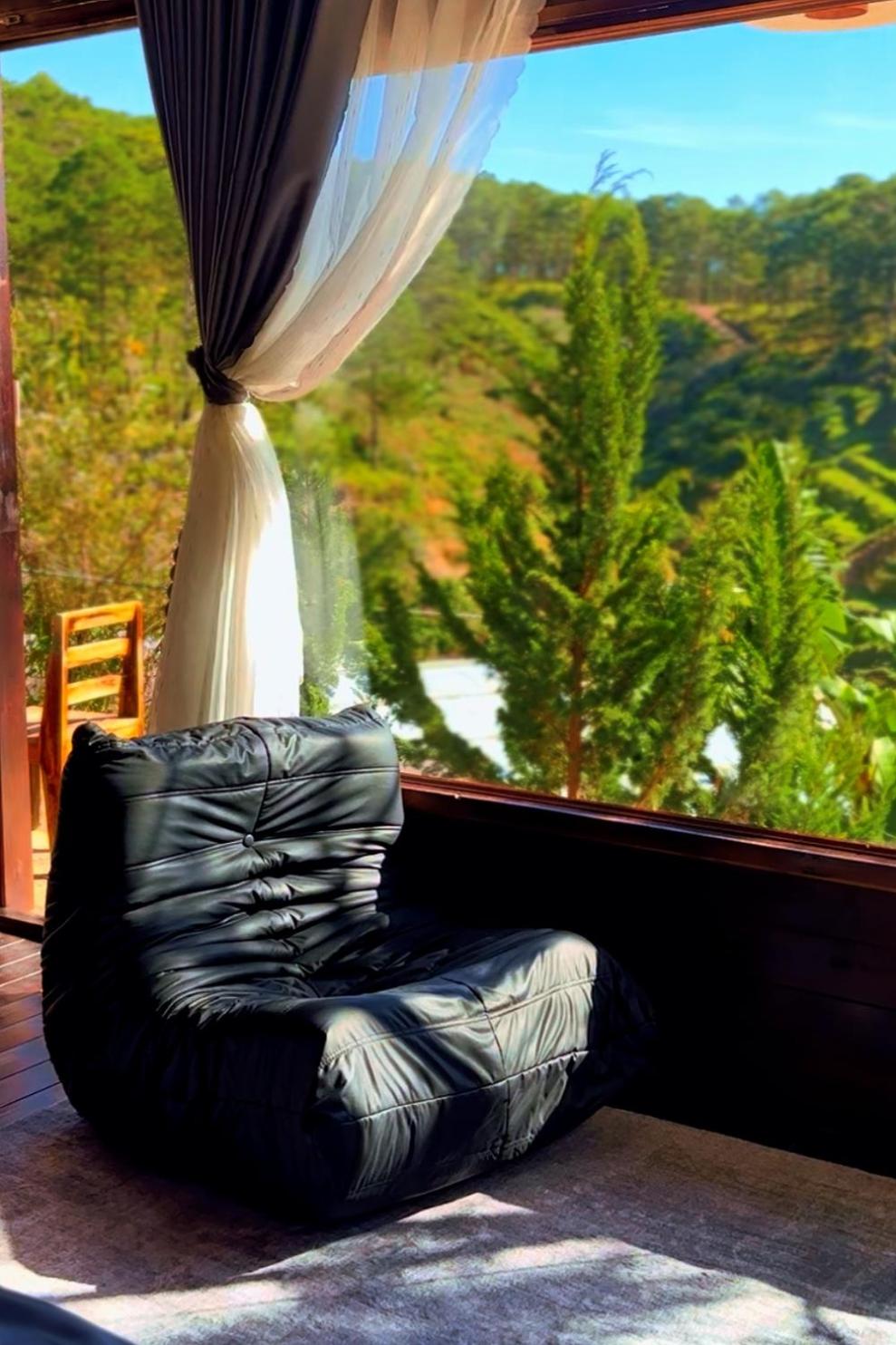 Lưng Chừng House