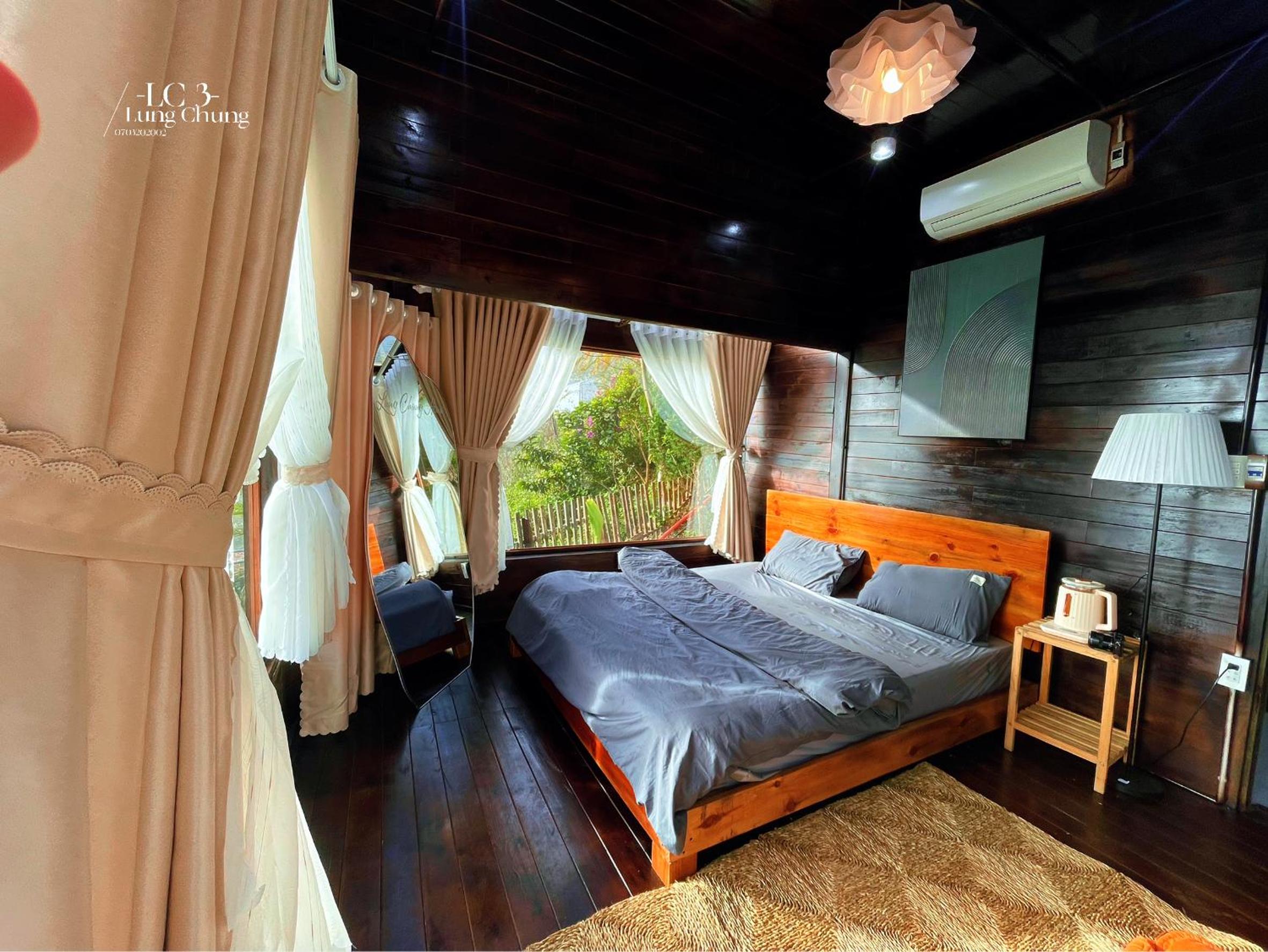 Lưng Chừng House