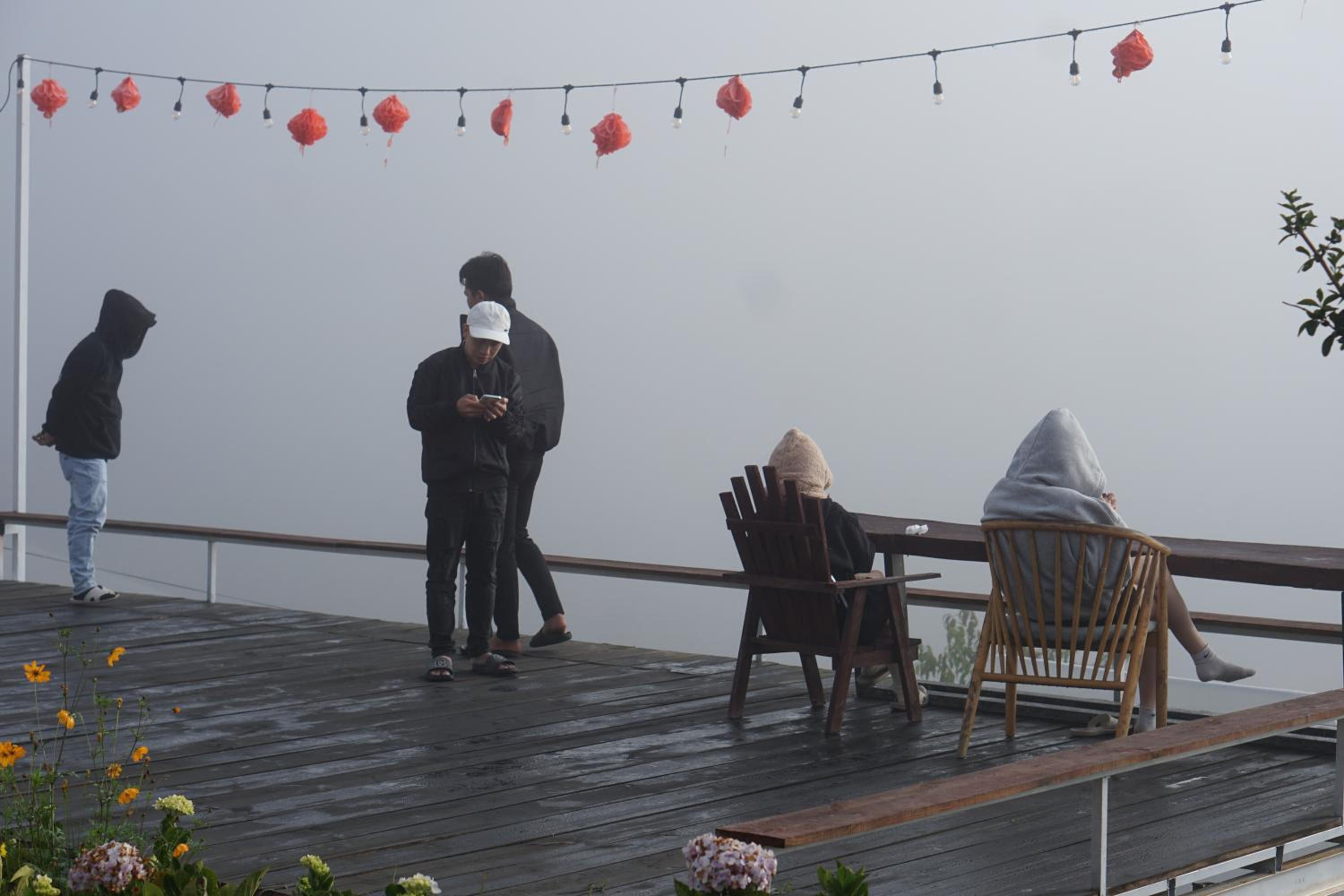 Lưng Chừng House