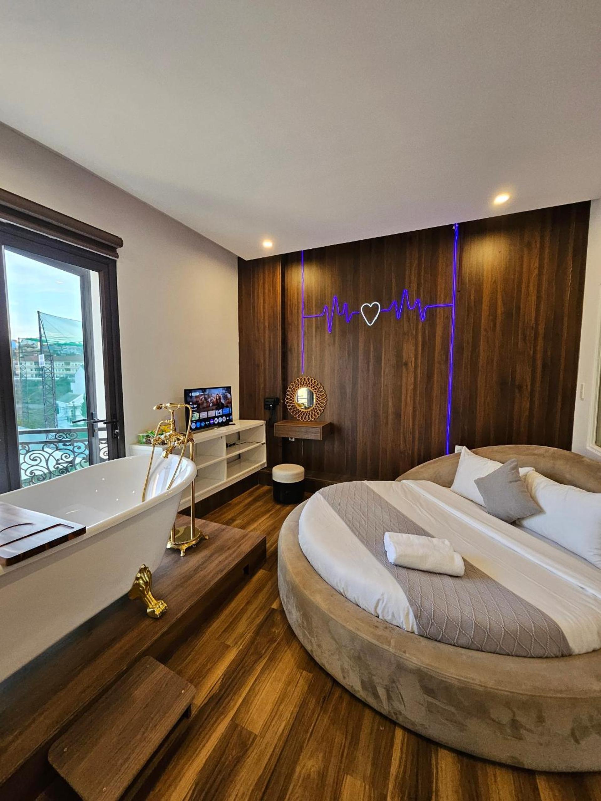 Ngàn Phố Studio & Love Hotel