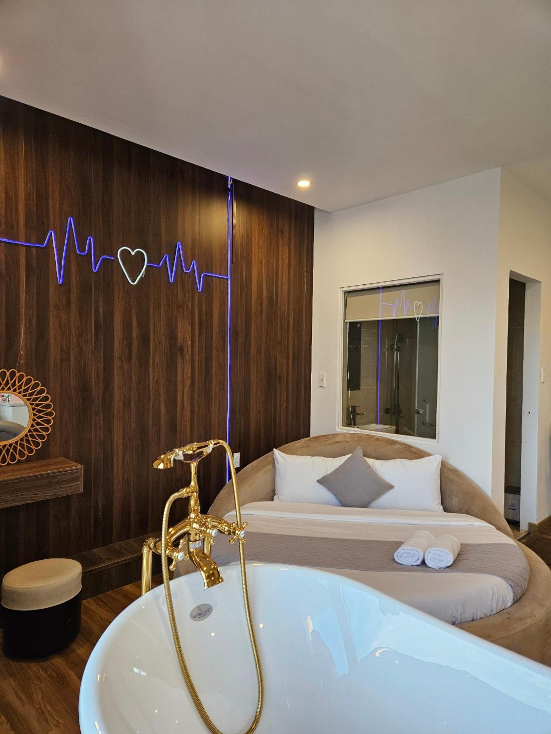 Ngàn Phố Studio & Love Hotel