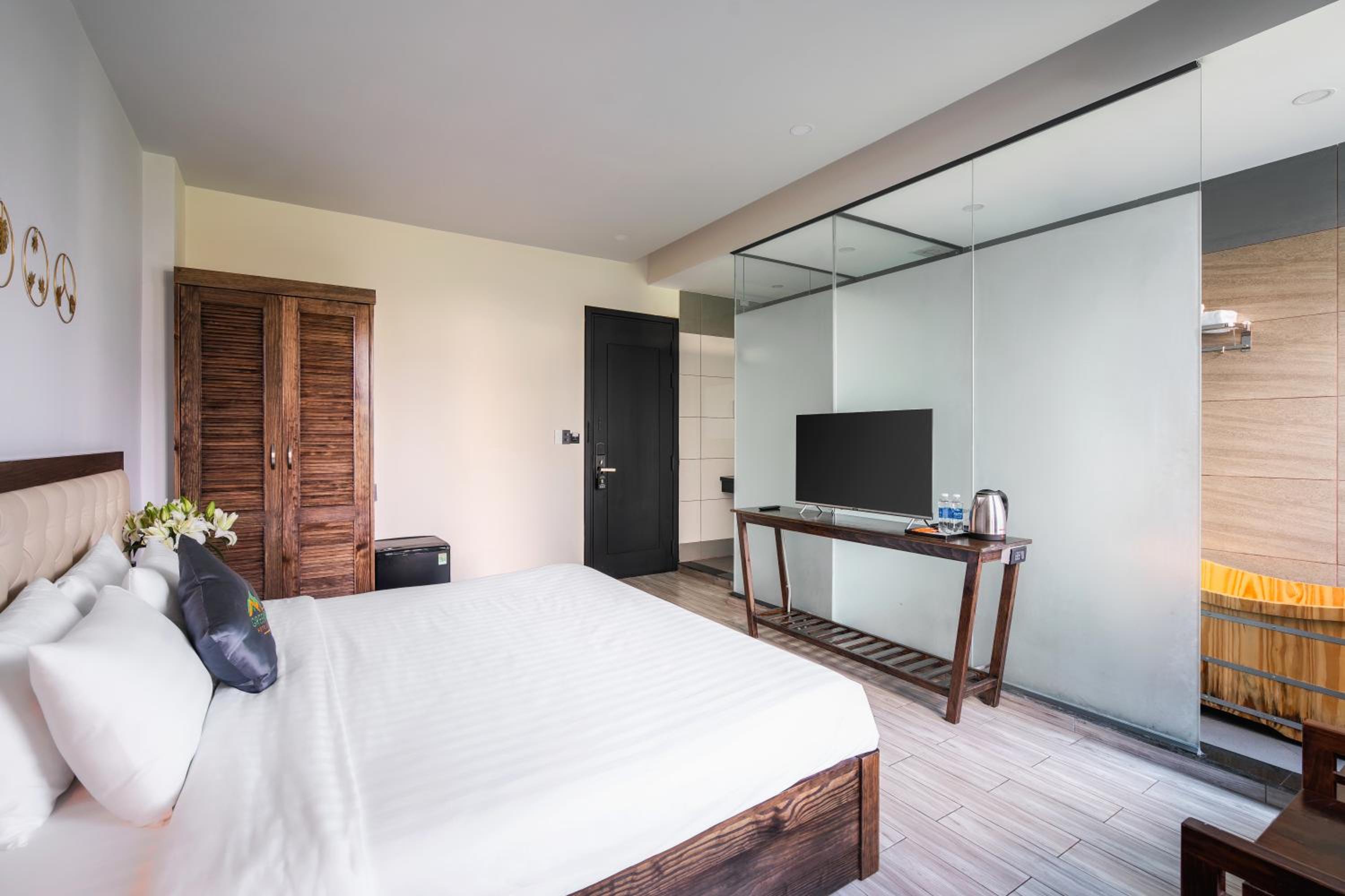 Greenview City Hotel